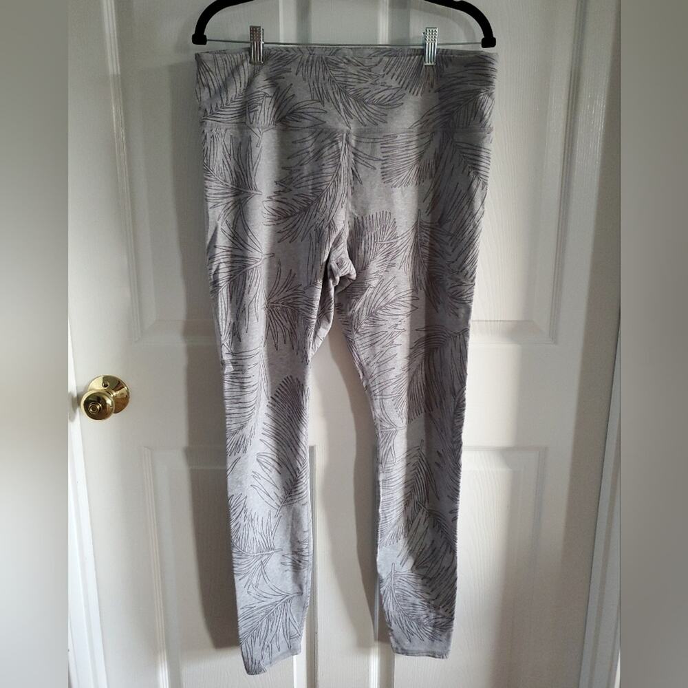 Athleta Gray Leaf Pattern Leggings. Size XL. #SW